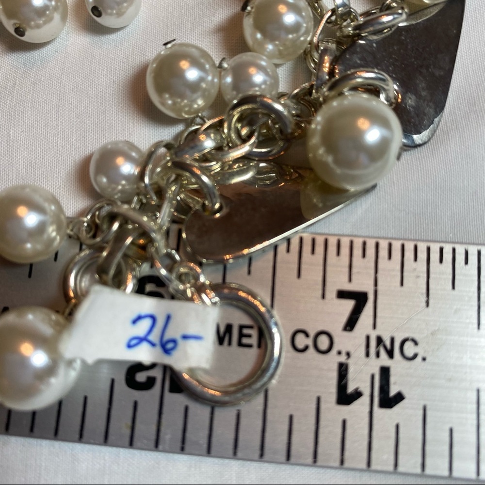 Pearls and hearts silver tone bracelet. Toggle clasp. - Picture 4 of 6